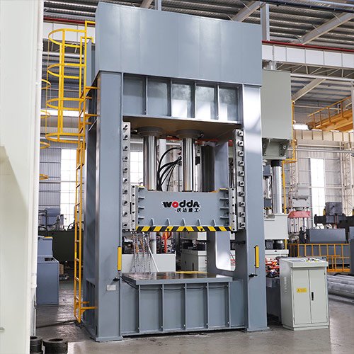 315噸(dun)框架式汽(qì)車钣金件(jian)液壓機