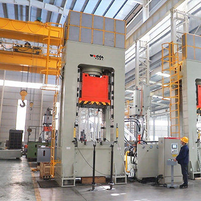 630噸龍門(men)/框架式液(ye)壓機