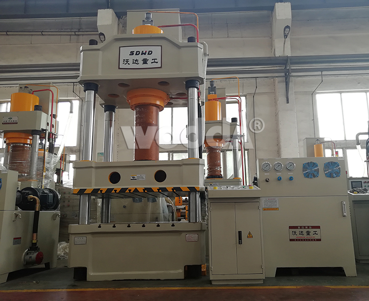 315噸(dun)四柱液(ye)壓機