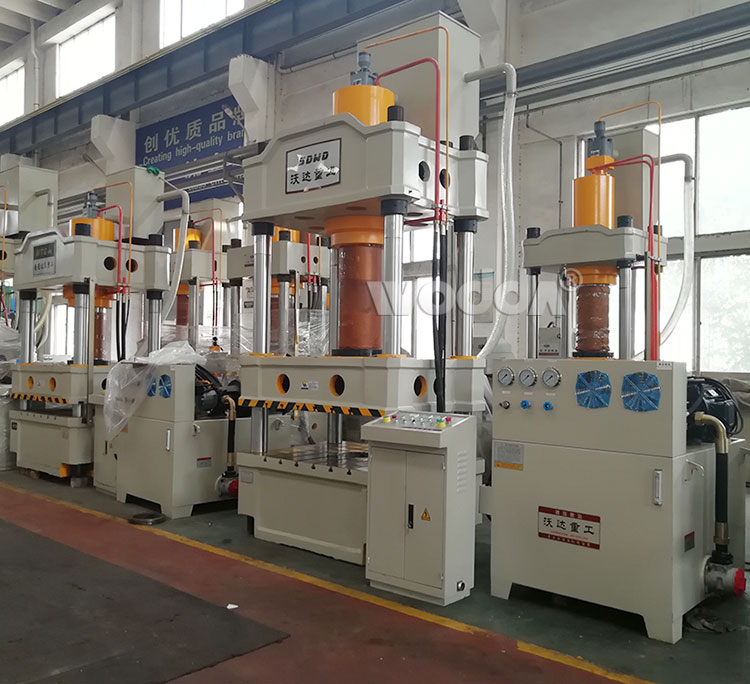 三梁(liáng)四柱液(yè)壓機