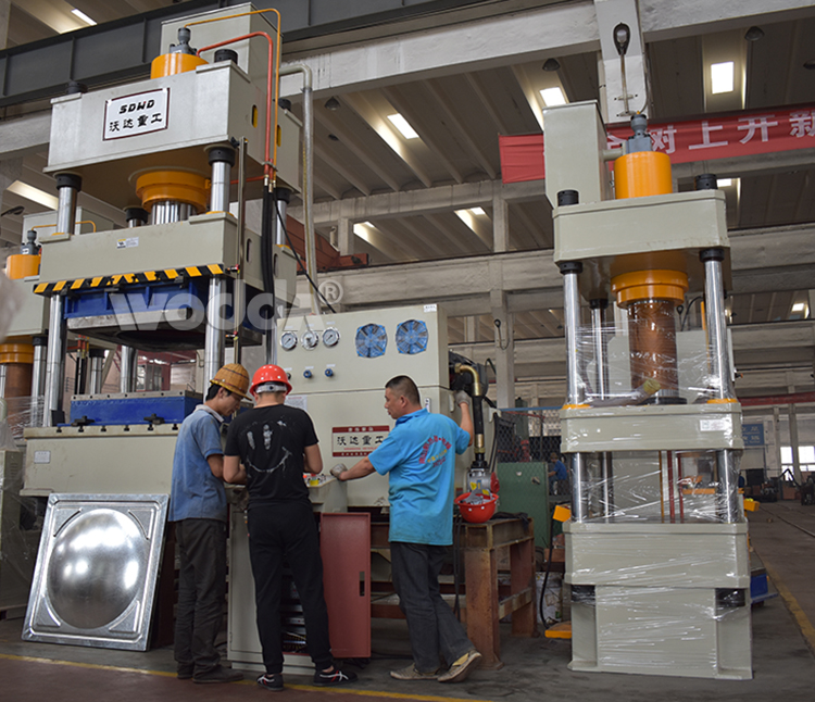 不鏽鋼水(shuǐ)箱四柱拉伸液(yè)壓機 不鏽鋼水(shui)箱四柱拉伸液(yè)壓機