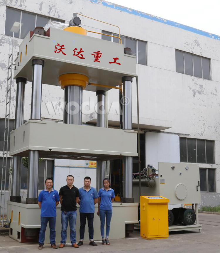 三梁(liáng)四柱液壓機