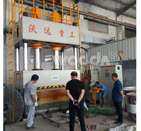 1200噸化糞池(chí)液壓機