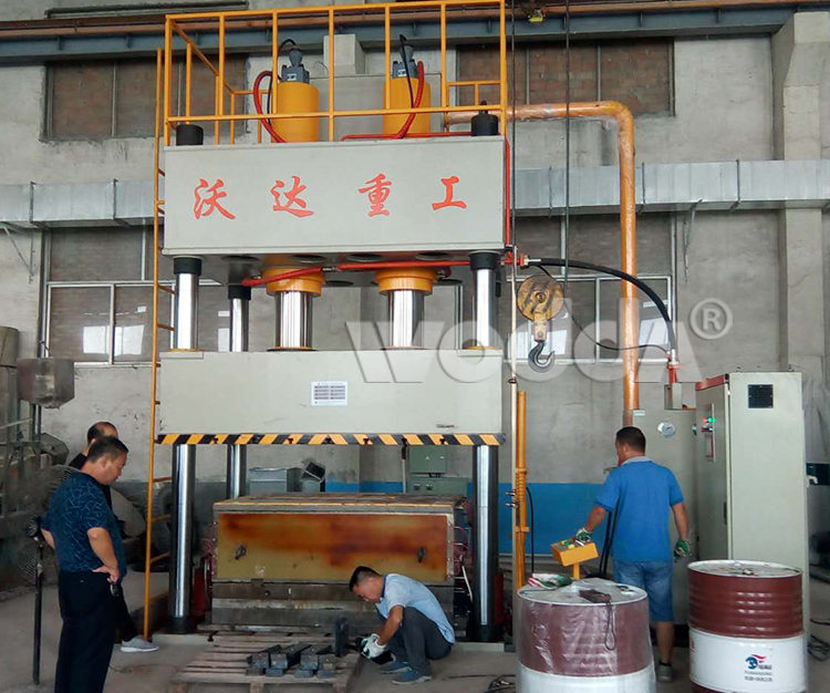 化(hua)糞池四柱(zhù)液壓機