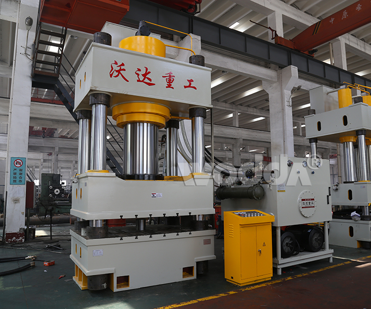 三(san)梁四柱液壓機