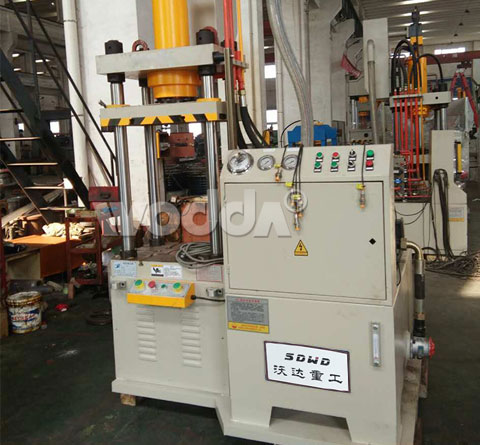 40T連(lian)體三梁四柱(zhu)液壓機