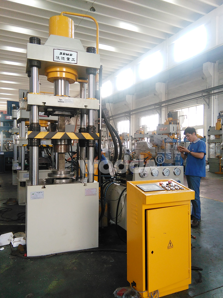 150噸(dun)四柱液壓機(jī)