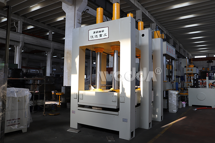 龍門(men)框架式液壓(ya)機