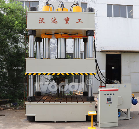 1800T三梁四(si)柱液壓機