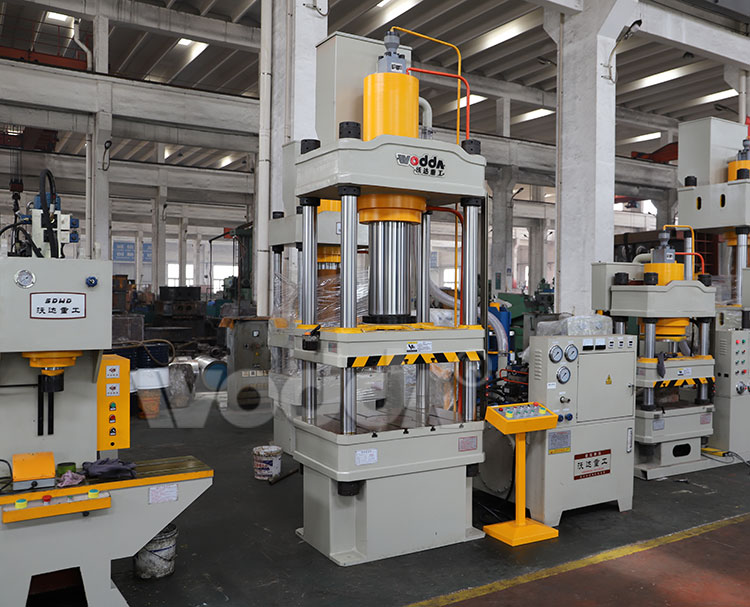 三(sān)梁四柱液壓(ya)機