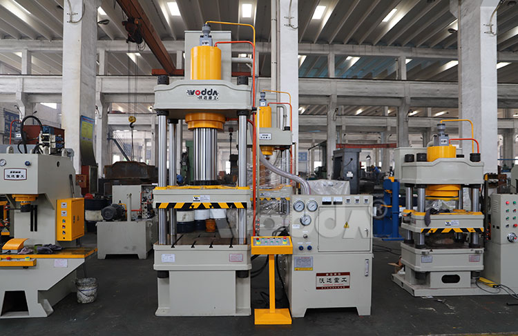 200噸四柱液(yè)壓機