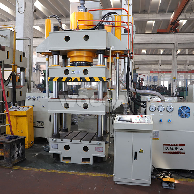 500噸(dun)四梁四(sì)柱液壓(ya)機 500噸四梁(liáng)四柱液(yè)壓機