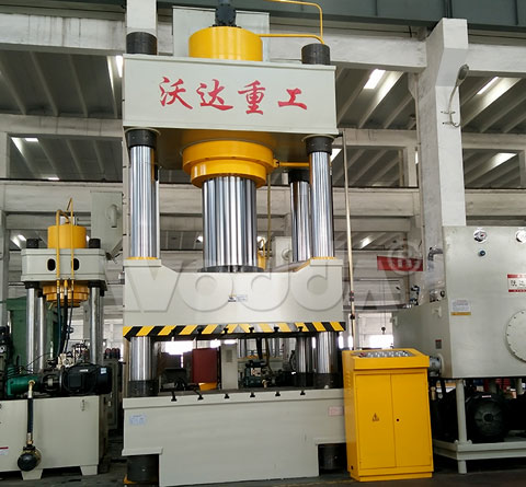 500噸三(san)梁四柱液壓(yā)機