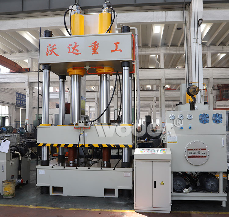 四柱三(sān)梁液壓機(ji)