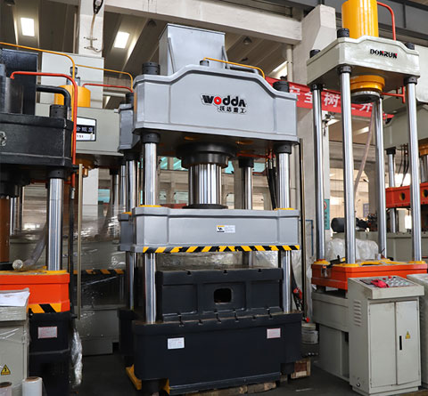 315噸三(sān)梁四柱液壓機