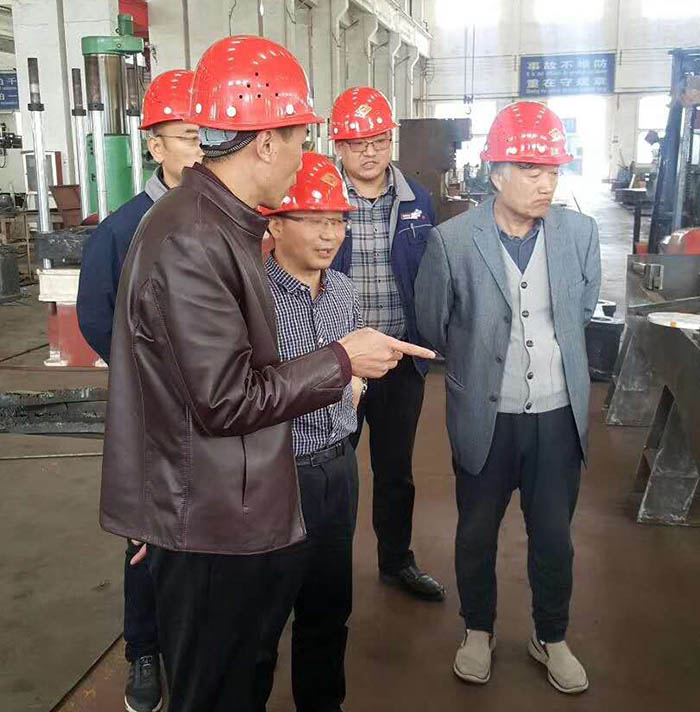 劉總與(yu)交大教(jiao)授交流(liu)