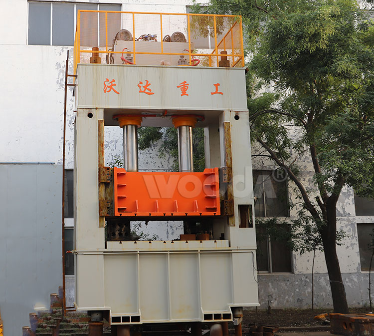 框式液(yè)壓機産(chan)品實拍(pai)