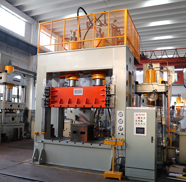 建築隔溫新(xin)型材料成型(xíng)機