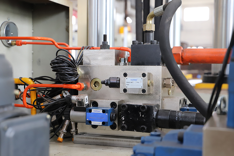 電動車擋風(feng)成型液壓機(ji)