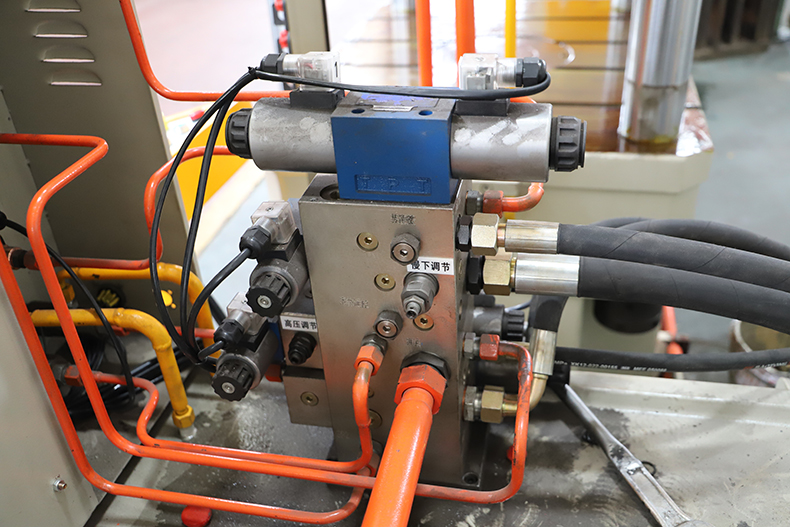 密(mi)胺餐具熱(rè)壓成型液(ye)壓機油泵(beng)