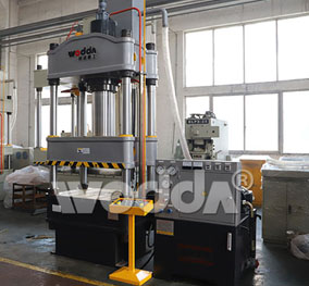 200t三梁四柱(zhu)液壓機