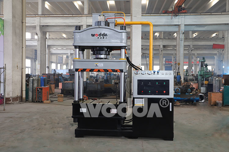 200噸(dun)四柱液壓(yā)機