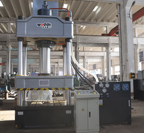 315t四柱(zhù)三梁液壓(ya)機