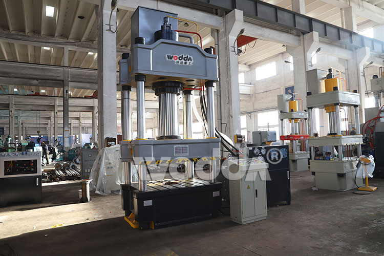 315t三梁四柱液(ye)壓機