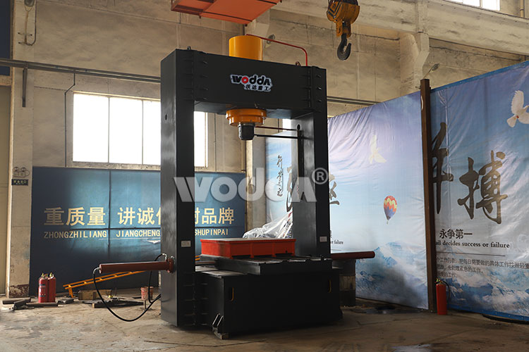 400噸龍門液(ye)壓機生産廠家(jia)