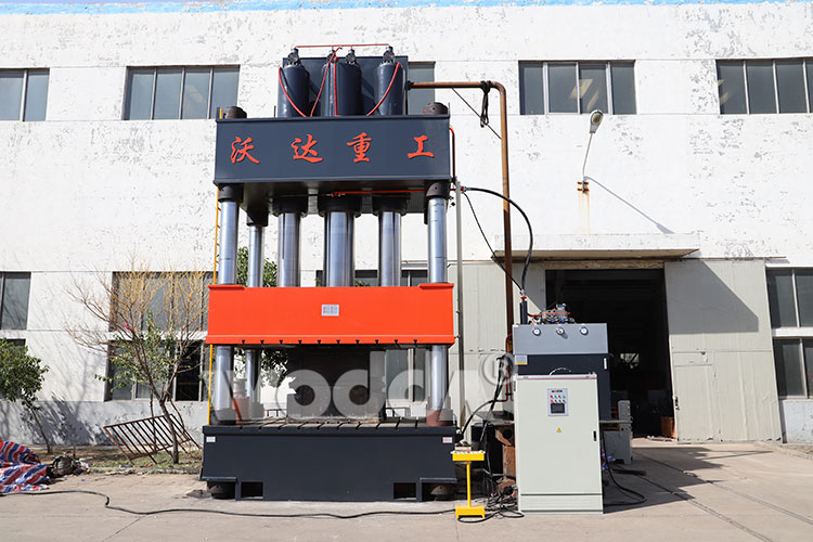 1800T三梁四(sì)柱液壓機(ji)