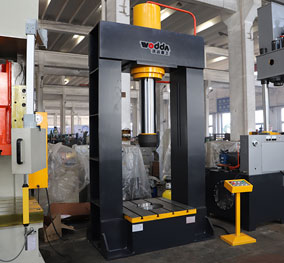 315噸龍(long)門液壓機(jī)