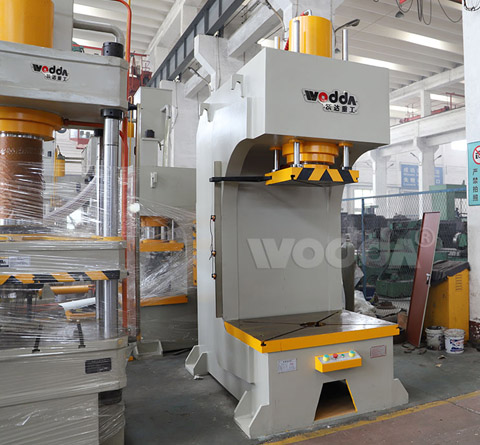 單柱(zhù)導軌液壓機