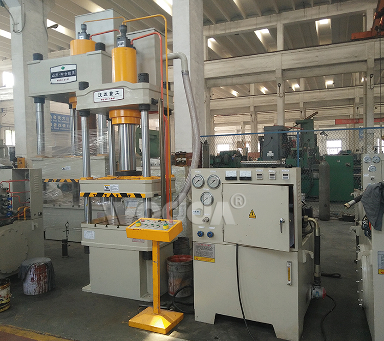 三(san)梁四柱液壓(yā)機參數