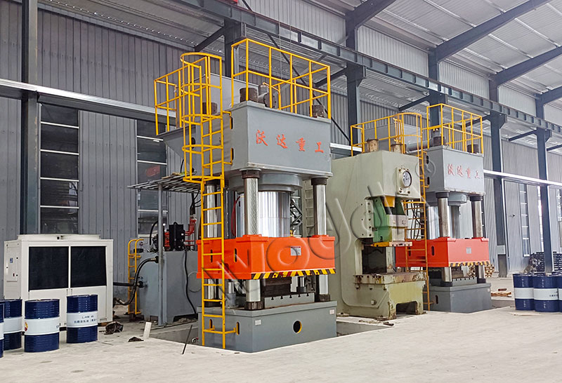 2000噸單(dan)缸四柱(zhu)液壓機(jī) 2000噸(dūn)單缸四(sì)柱液壓(yā)機