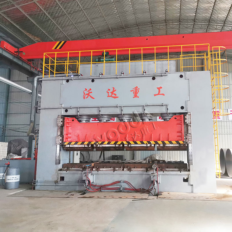 1000噸(dūn)龍門液壓機(jī)