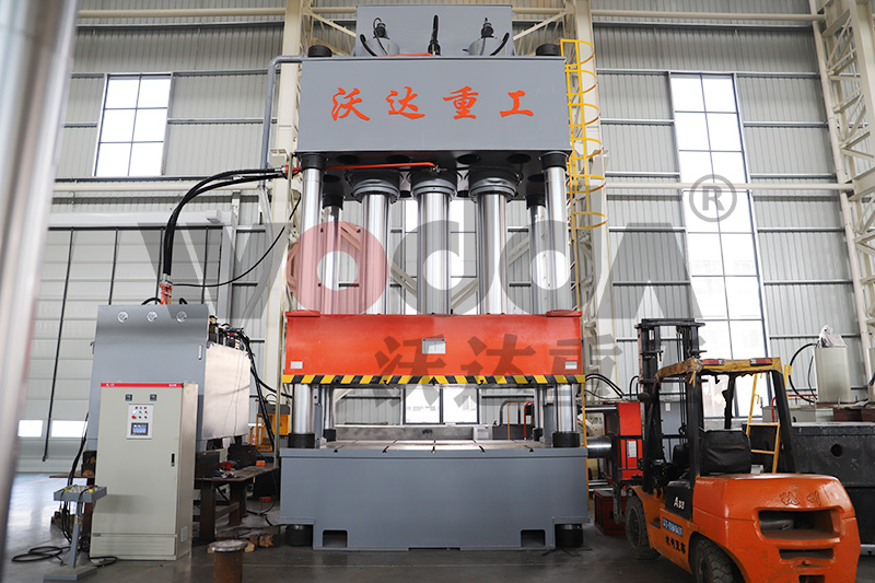 玻璃(lí)鋼汽車防撞梁模(mo)壓液壓機 玻璃鋼(gang)汽車防撞梁模壓(ya)液壓機