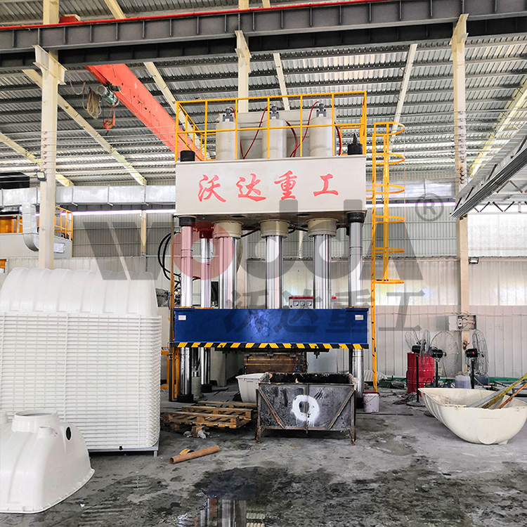 玻(bō)璃鋼淨水(shuǐ)槽成型液(yè)壓機 玻璃(lí)鋼淨水槽(cáo)成型液壓(yā)機