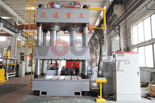 三(sān)梁四柱(zhù)液壓機(jī)價格 三(sān)梁四柱(zhù)液壓機(ji)價格