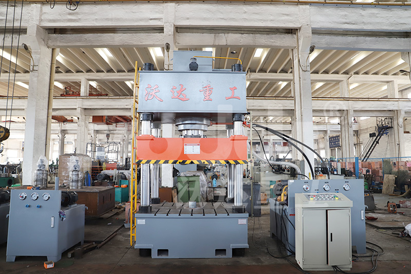 500噸四(si)柱液壓(yā)機價格(ge) 500噸四柱(zhù)液壓機(jī)價格