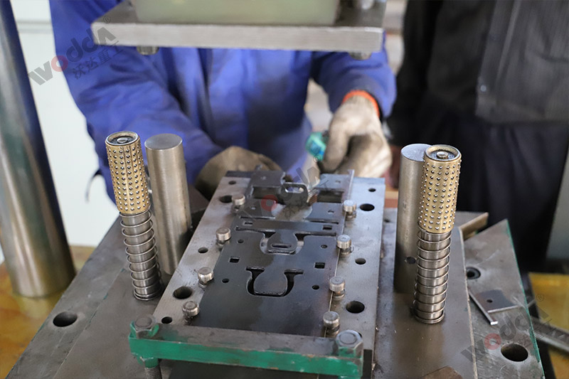 200噸五金配(pei)件成型液壓(yā)機 200噸五金配(pei)件成型液壓(yā)機