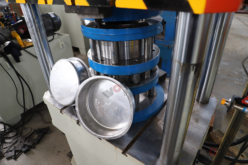 100噸電機(ji)端蓋拉伸(shen)液壓機_100T四(sì)柱拉伸液(yè)壓機 100噸電(dian)機端蓋拉(la)伸液壓機(jī)_100T四柱拉伸(shen)液壓機