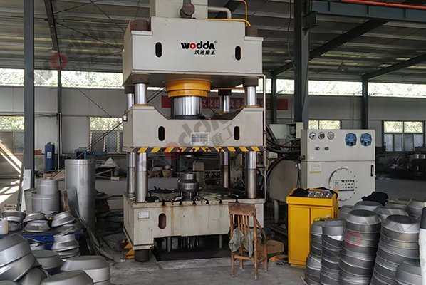 500噸不(bu)鏽鋼封(feng)頭拉伸(shēn)液壓機(jī) 500噸不鏽(xiù)鋼封頭(tóu)拉伸液(ye)壓機