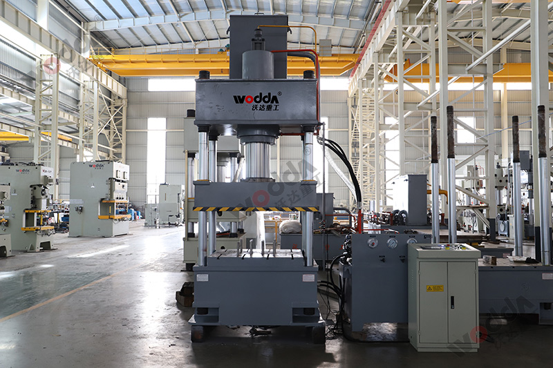 250噸金屬拉伸液(ye)壓機調試 250噸金(jin)屬拉伸液壓機(jī)調試