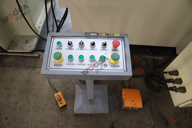 500噸拉伸(shen)液壓機操(cao)控按鈕 500噸(dūn)拉伸液壓(yā)機操控按(an)鈕