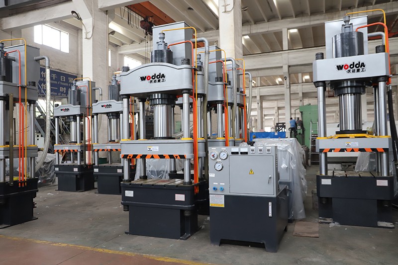 200噸汽(qi)車配件拉伸液(yè)壓機 200噸汽車配(pei)件拉伸液壓機(ji)