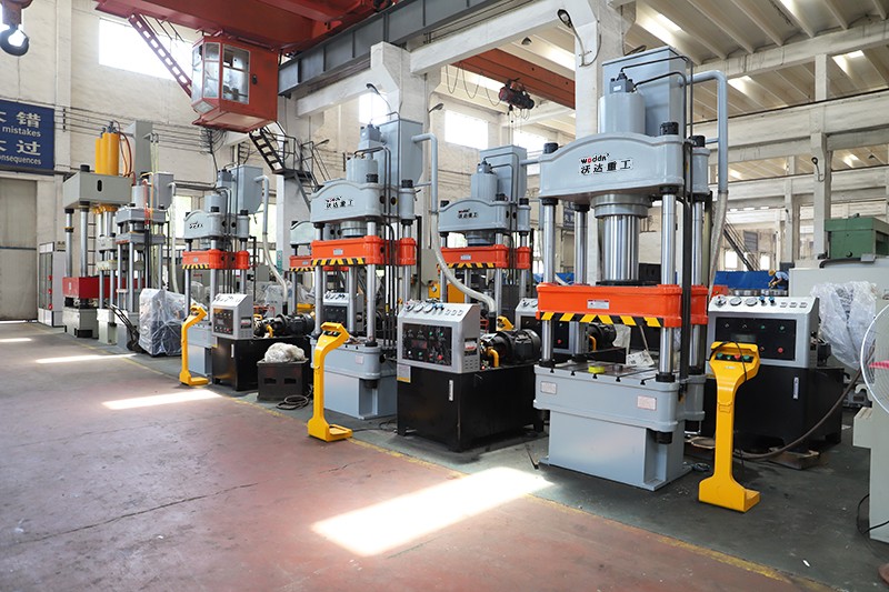 200噸汽車配件拉(la)伸液壓機 200噸汽(qì)車配件拉伸液(yè)壓機