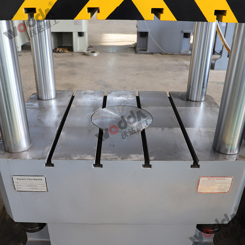 315噸拉伸液(yè)壓機工作(zuo)台 315噸拉伸(shēn)液壓機工(gōng)作台