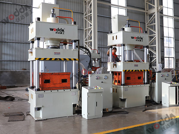 200噸四柱(zhu)拉伸液壓(ya)機 200噸四柱(zhu)拉伸液壓(ya)機