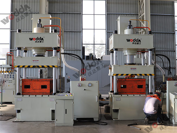 200噸四柱(zhu)拉伸液壓(ya)機 200噸四柱(zhu)拉伸液壓(yā)機