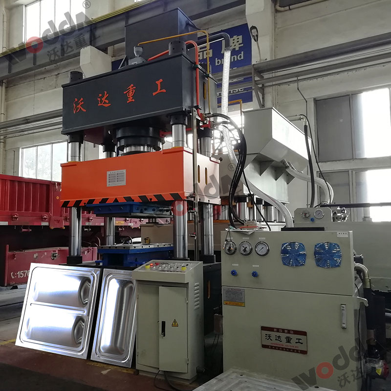 400噸不鏽鋼水箱(xiāng)拉伸液壓機 400噸(dun)不鏽鋼水箱拉(lā)伸液壓機